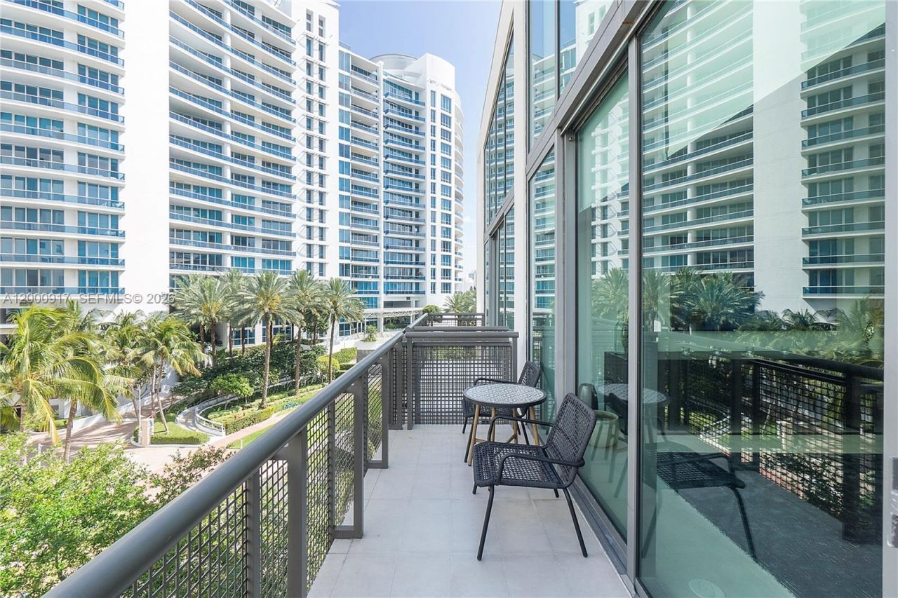 6000 Collins Ave, Unit 527, Miami Beach, FL 33140 Photo