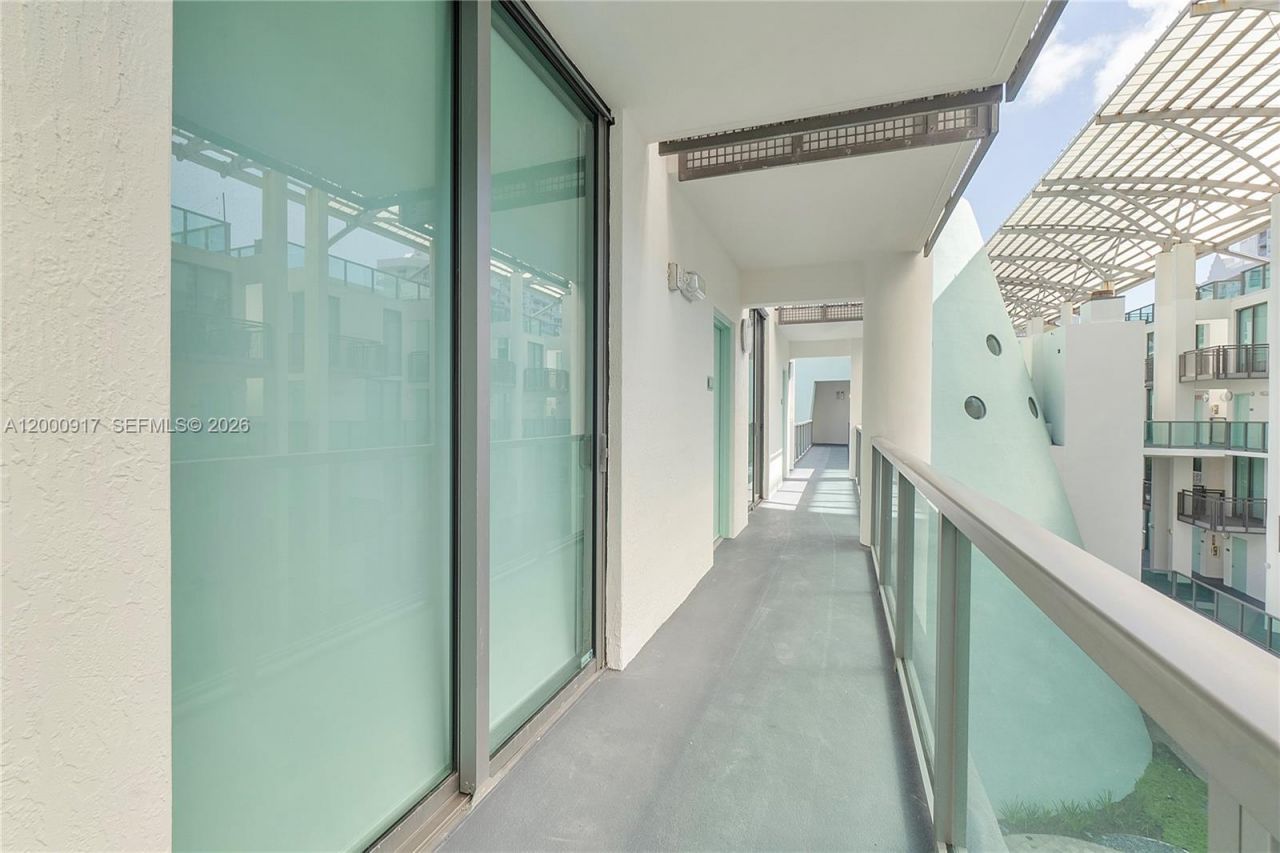 6000 Collins Ave, Unit 527, Miami Beach, FL 33140 Photo