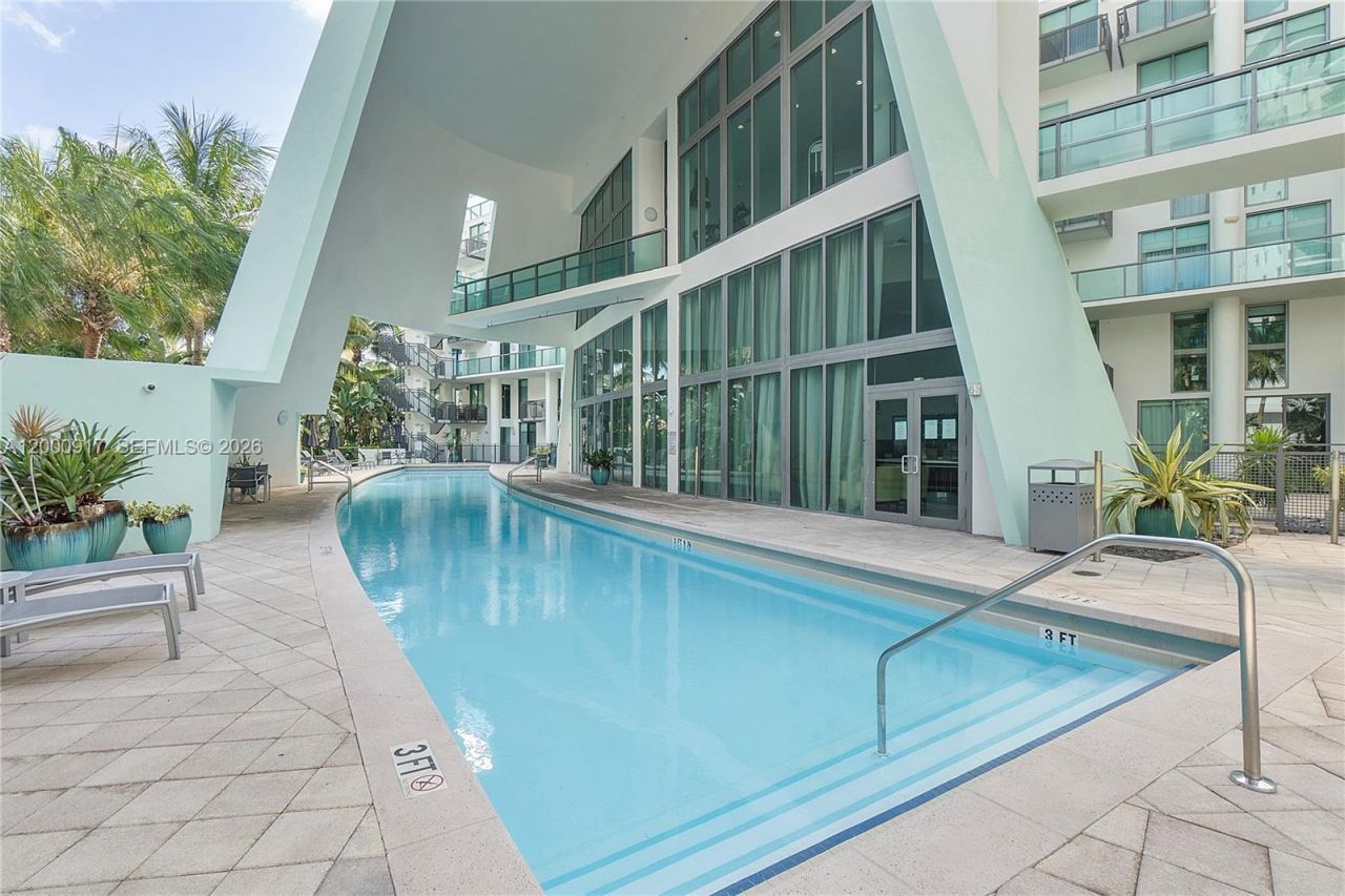 6000 Collins Ave, Unit 527, Miami Beach, FL 33140 Photo