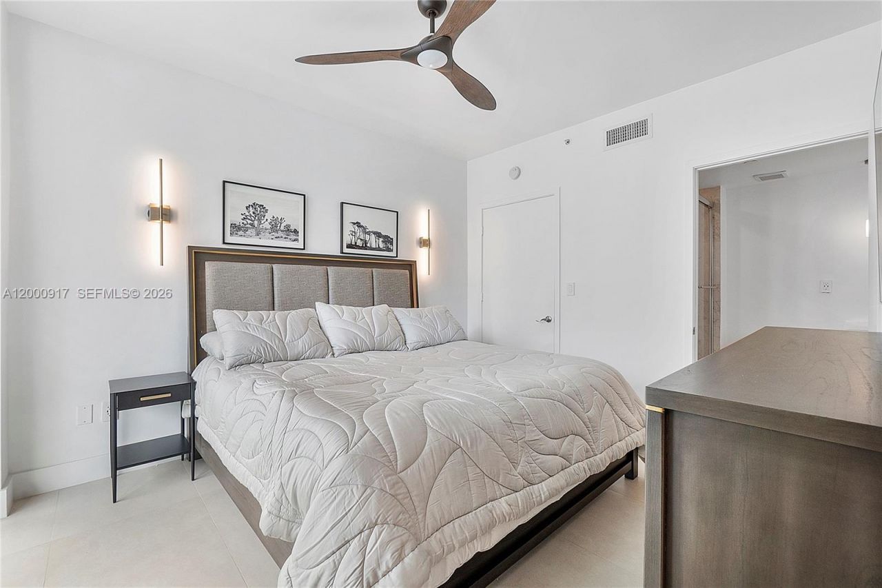 6000 Collins Ave, Unit 527, Miami Beach, FL 33140 Photo