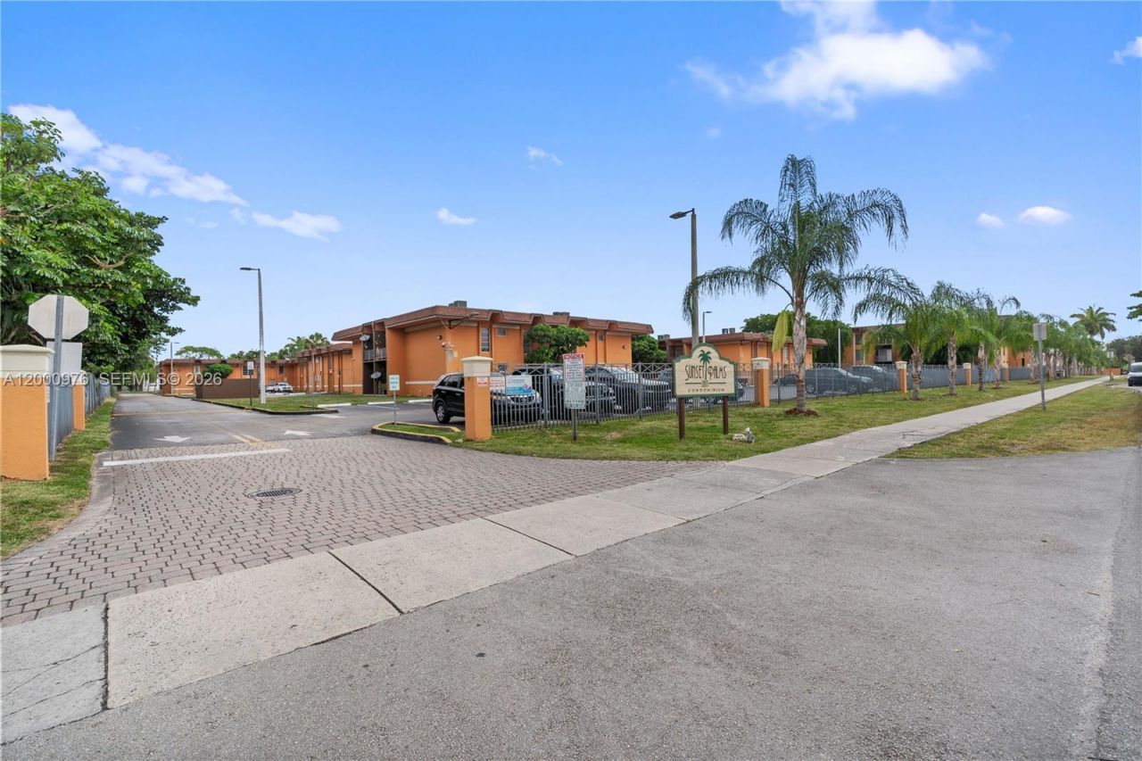 9441 SW 76th St , Unit V32, Miami, FL 33173 Photo
