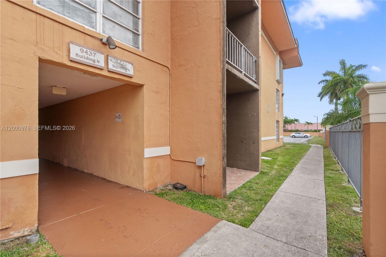 9441 SW 76th St , Unit V32, Miami, FL 33173 Photo