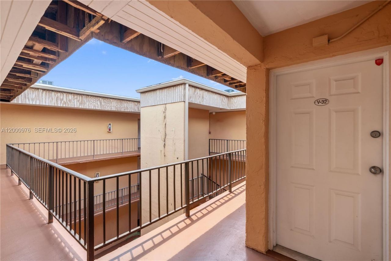 9441 SW 76th St , Unit V32, Miami, FL 33173 Photo