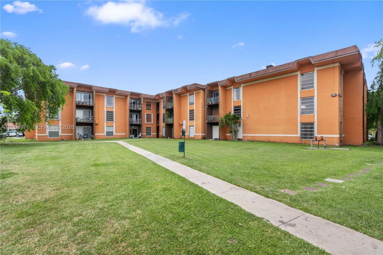 9441 SW 76th St , Unit V32, Miami, FL 33173 Photo