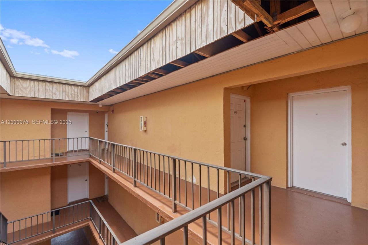 9441 SW 76th St , Unit V32, Miami, FL 33173 Photo