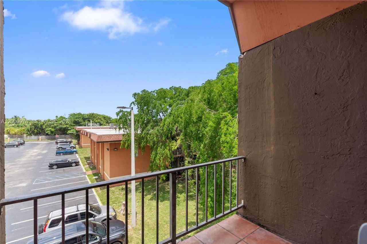 9441 SW 76th St , Unit V32, Miami, FL 33173 Photo