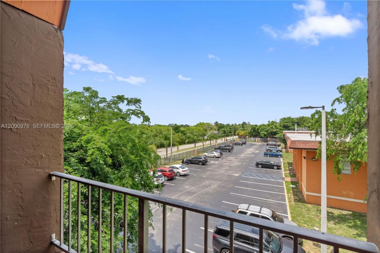 9441 SW 76th St , Unit V32, Miami, FL 33173 Photo