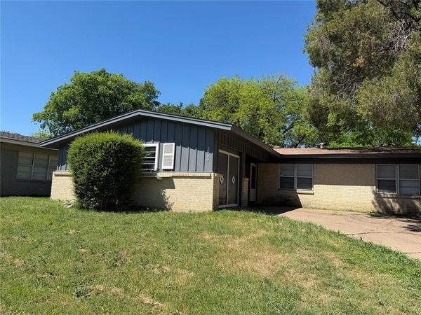 2800 W Fuller Avenue, Fort Worth, TX 76133