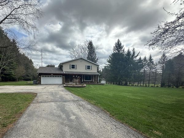 W309N174 Maple Ave, Delafield, WI 53188