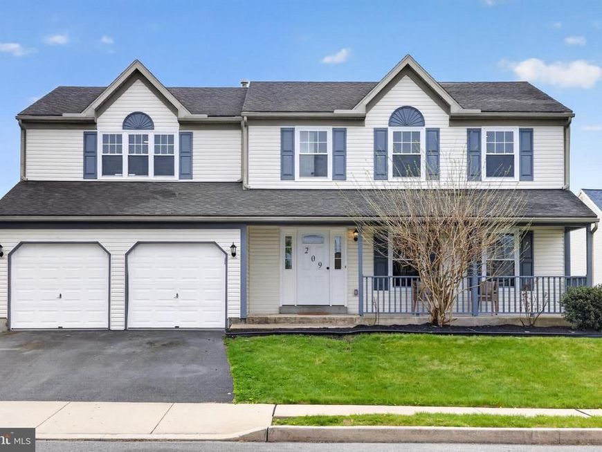 209 N Sandy Lane, Reading, PA 19608 Main Photo