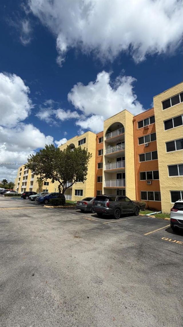 7000 NW 186th St, Unit 4-219, Hialeah, FL 33015 Photo