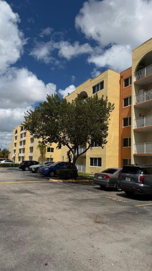 7000 NW 186th St, Unit 4-219, Hialeah, FL 33015 Photo