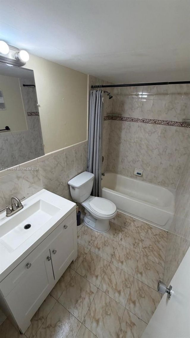 7000 NW 186th St, Unit 4-219, Hialeah, FL 33015 Photo