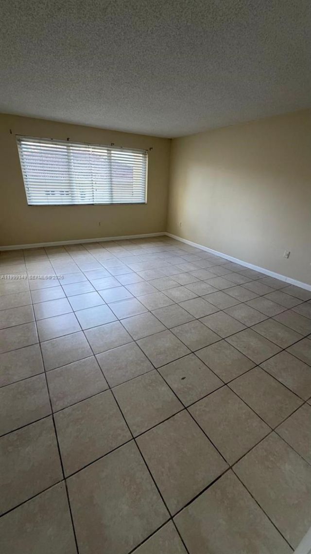 7000 NW 186th St, Unit 4-219, Hialeah, FL 33015 Photo