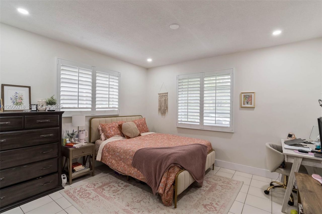 970 Benevento Ave, Unit 970, Coral Gables, FL 33146 Photo