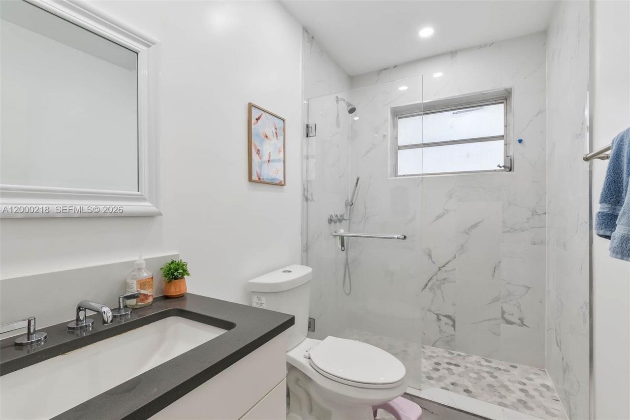 970 Benevento Ave, Unit 970, Coral Gables, FL 33146 Photo