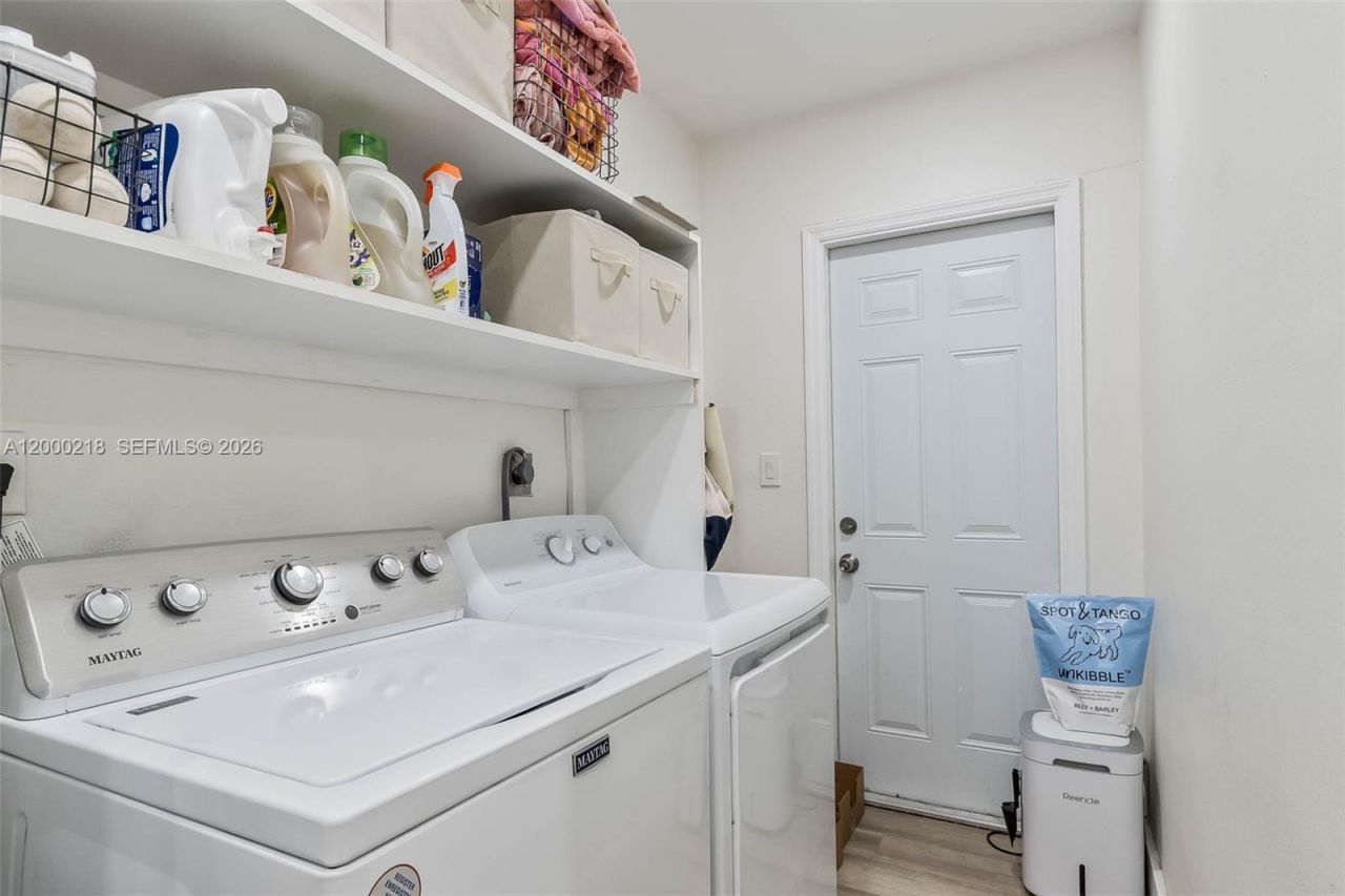 970 Benevento Ave, Unit 970, Coral Gables, FL 33146 Photo