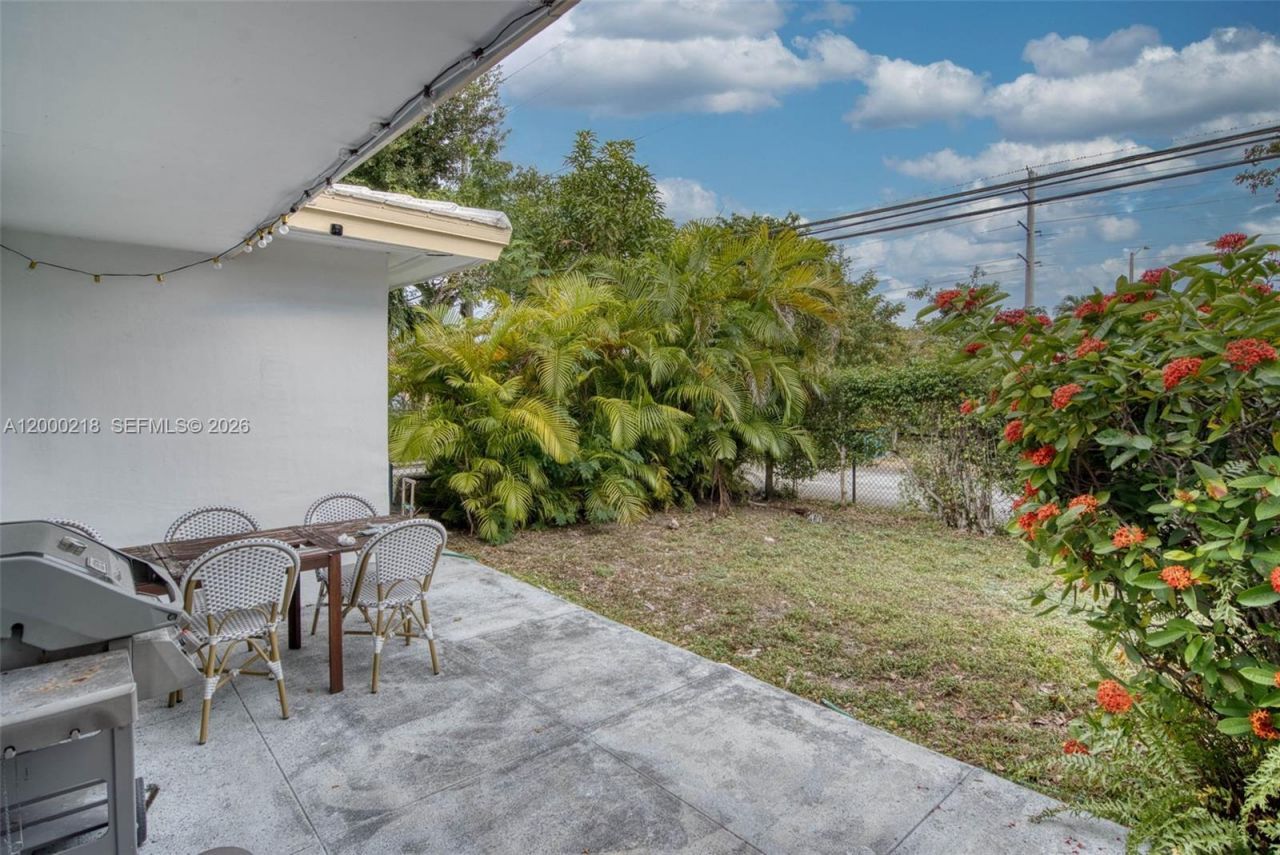 970 Benevento Ave, Unit 970, Coral Gables, FL 33146 Photo