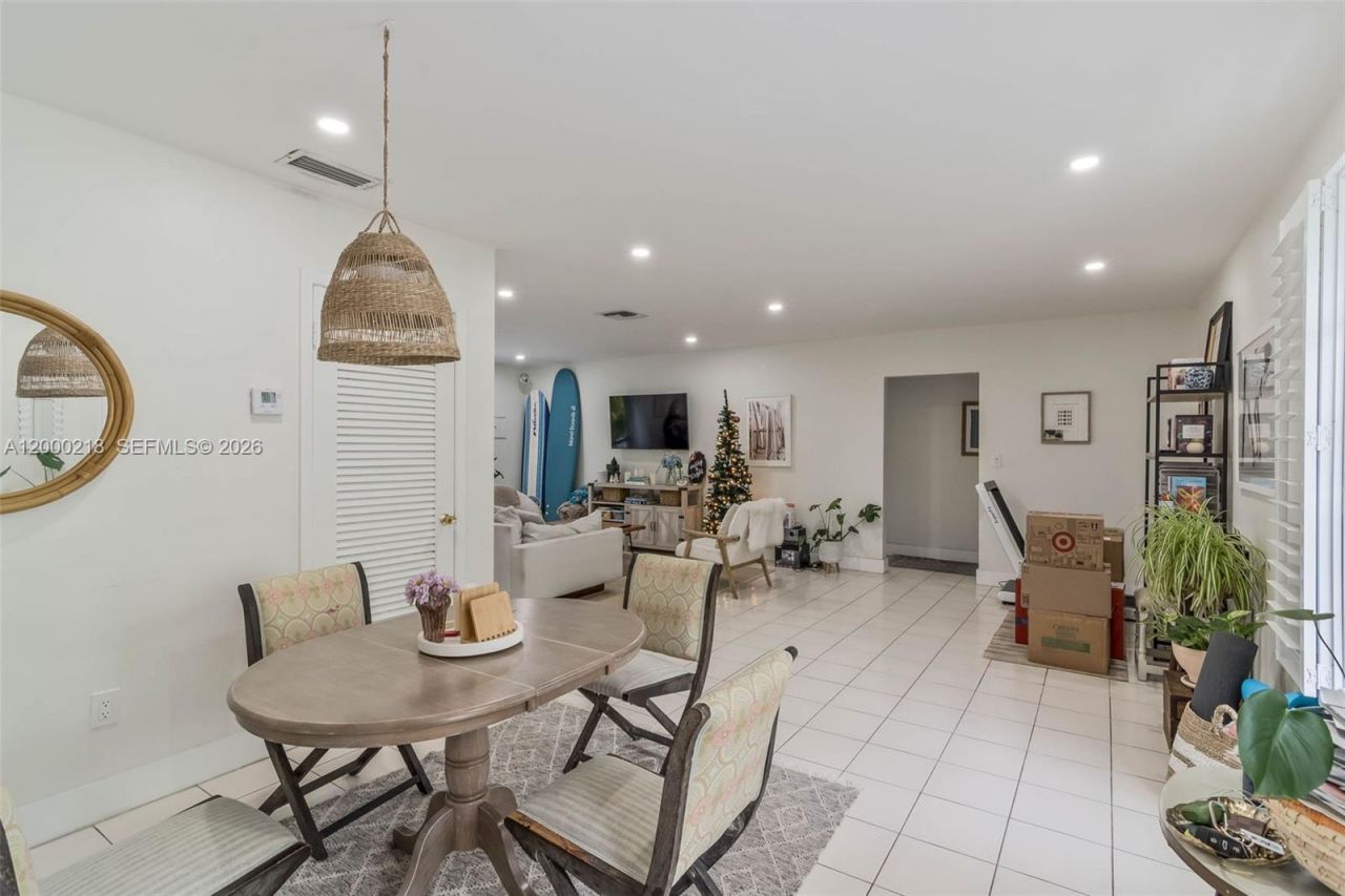 970 Benevento Ave, Unit 970, Coral Gables, FL 33146 Photo