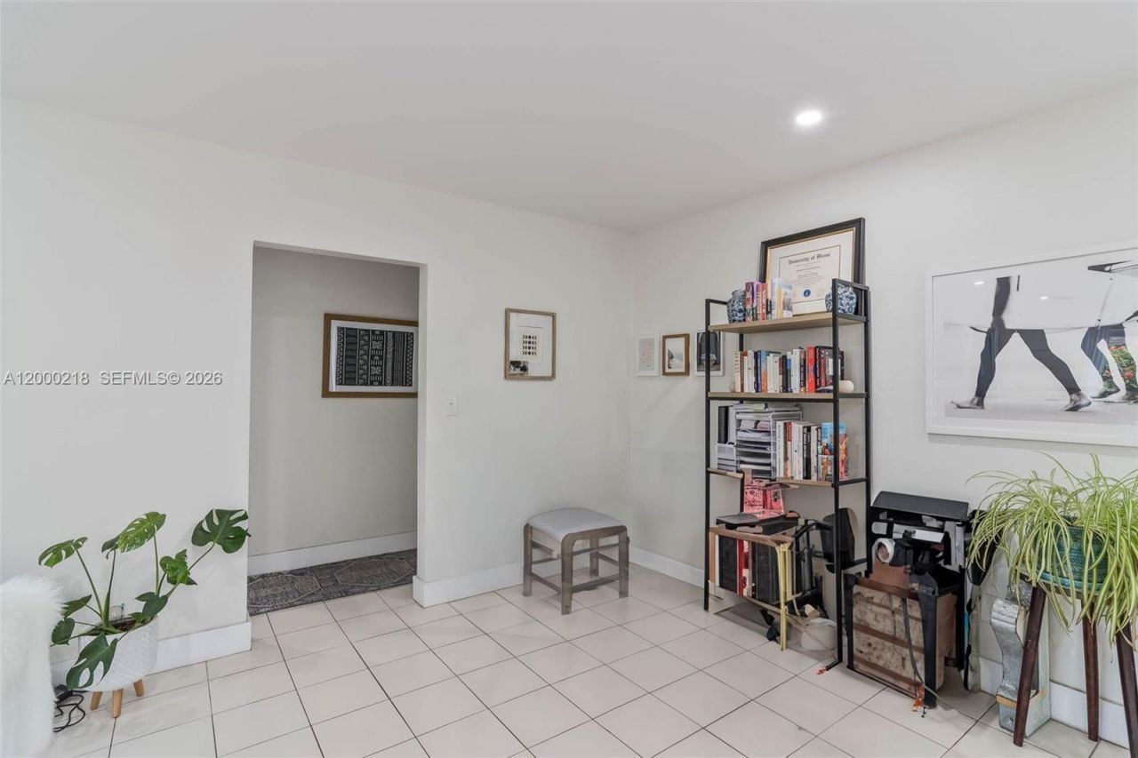 970 Benevento Ave, Unit 970, Coral Gables, FL 33146 Photo