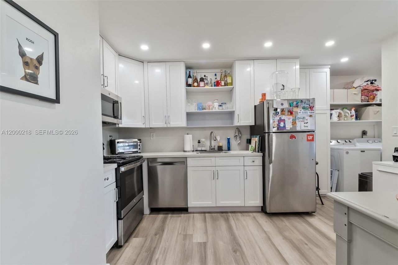 970 Benevento Ave, Unit 970, Coral Gables, FL 33146 Photo