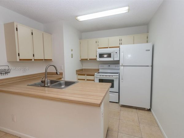 18304 NW 68th Ave, Unit L, Hialeah, FL 33015