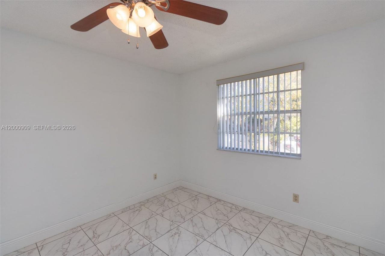 18304 NW 68th Ave, Unit L, Hialeah, FL 33015 Photo