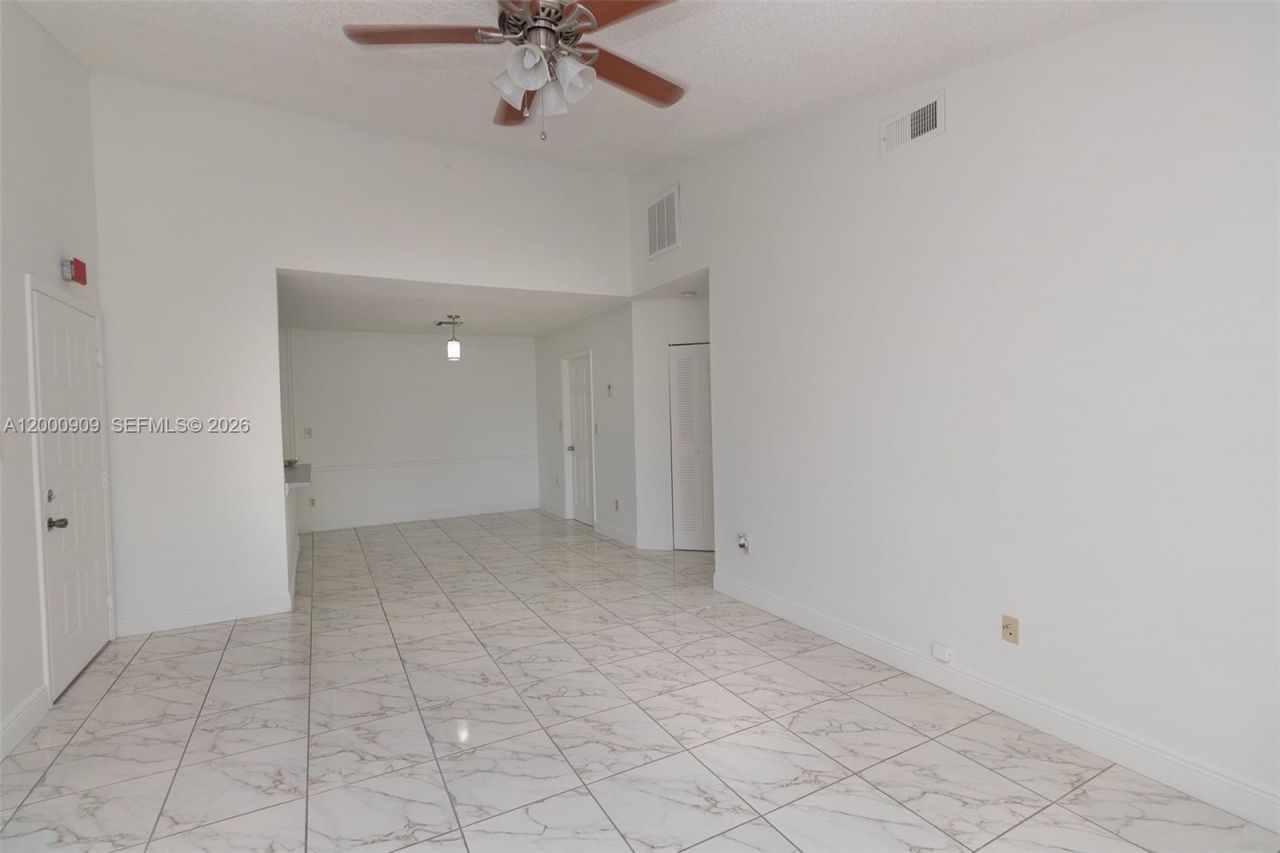18304 NW 68th Ave, Unit L, Hialeah, FL 33015 Photo