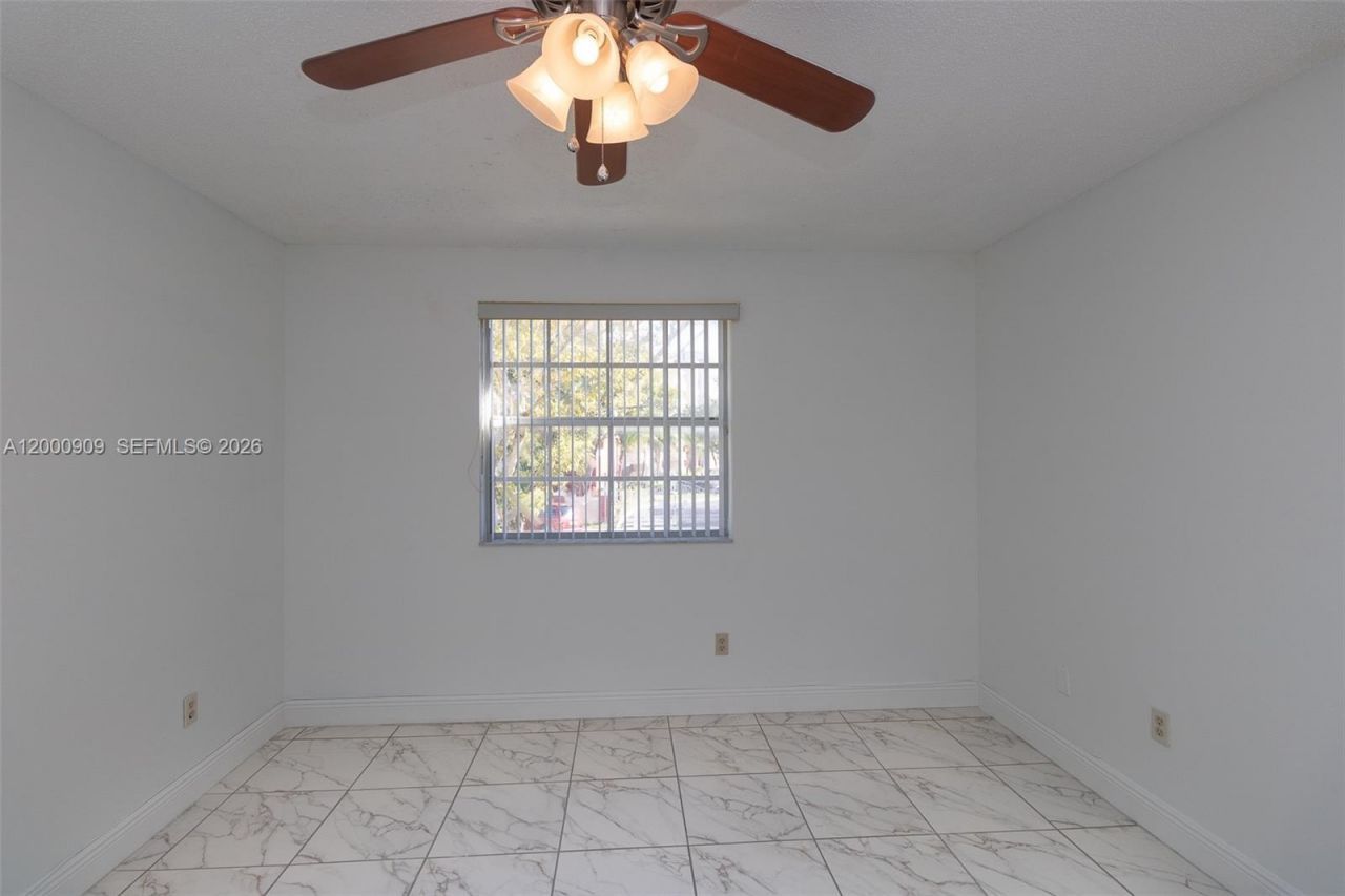 18304 NW 68th Ave, Unit L, Hialeah, FL 33015 Photo