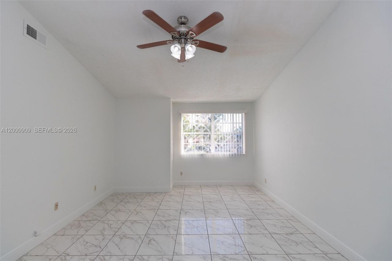 18304 NW 68th Ave, Unit L, Hialeah, FL 33015 Photo
