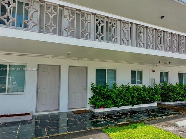 10 NW 77th St, Unit 8, Miami, FL 33150