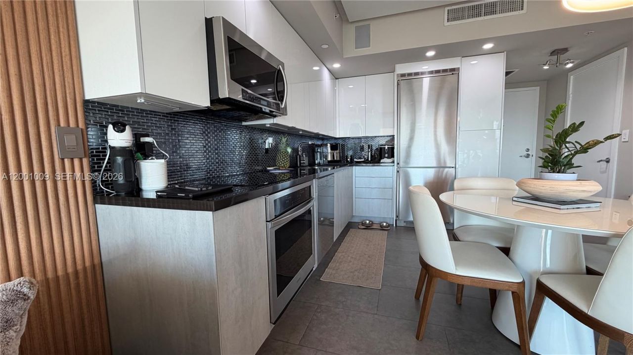 92 SW 3rd St, Unit 3607, Miami, FL 33130 Photo