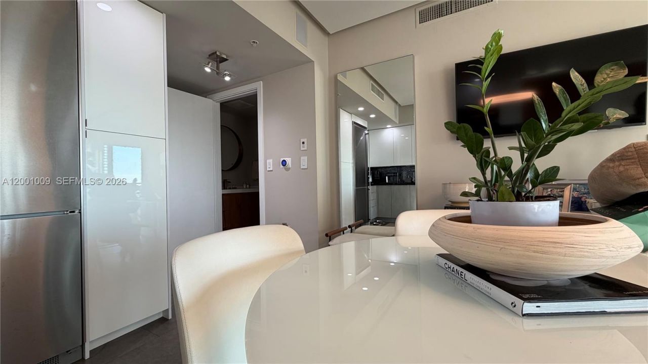 92 SW 3rd St, Unit 3607, Miami, FL 33130 Photo