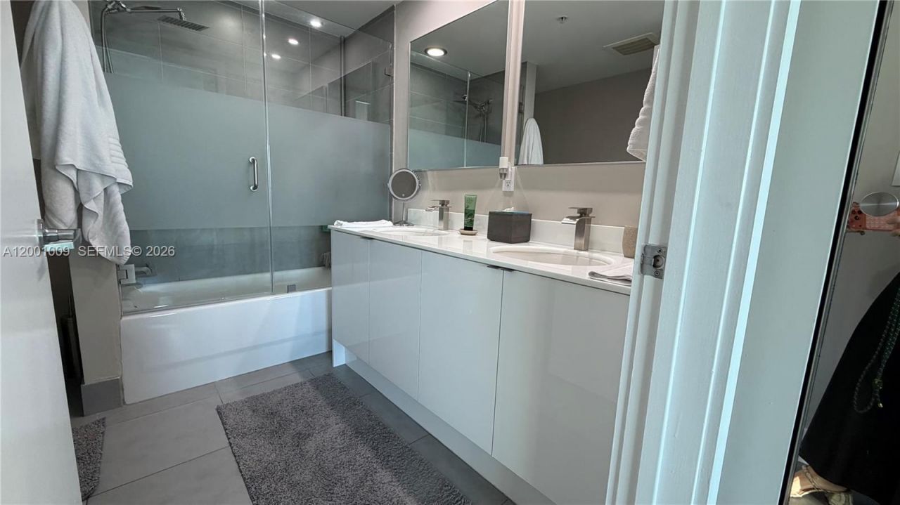 92 SW 3rd St, Unit 3607, Miami, FL 33130 Photo