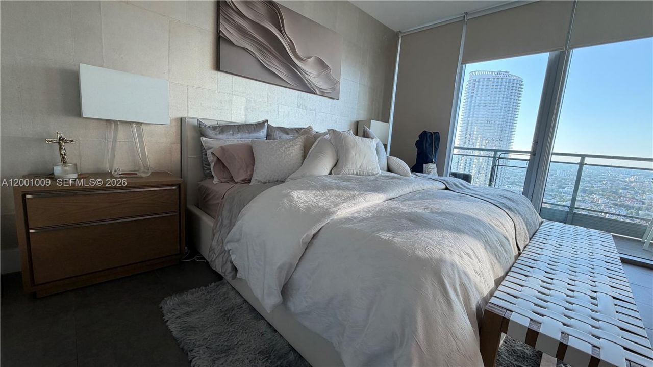 92 SW 3rd St, Unit 3607, Miami, FL 33130 Photo