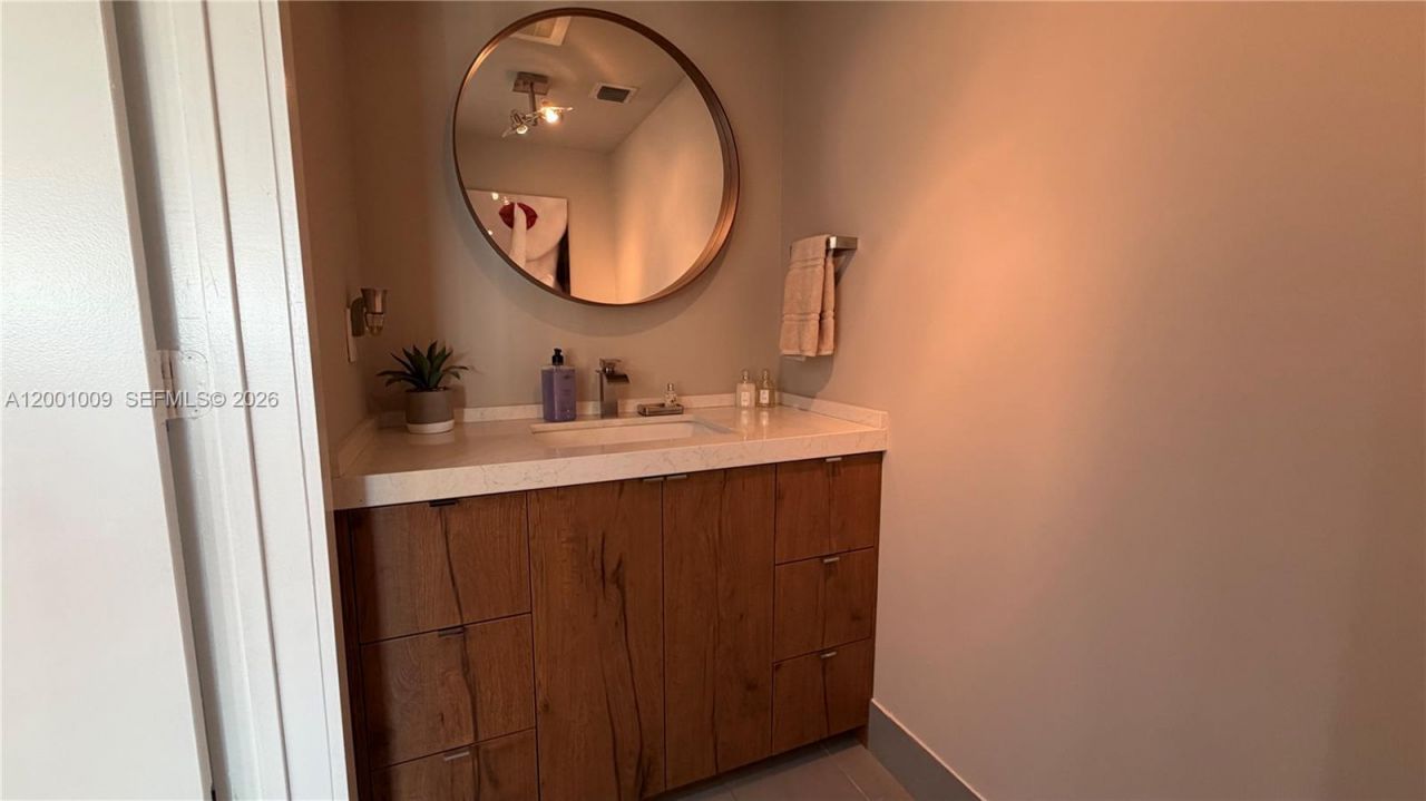 92 SW 3rd St, Unit 3607, Miami, FL 33130 Photo