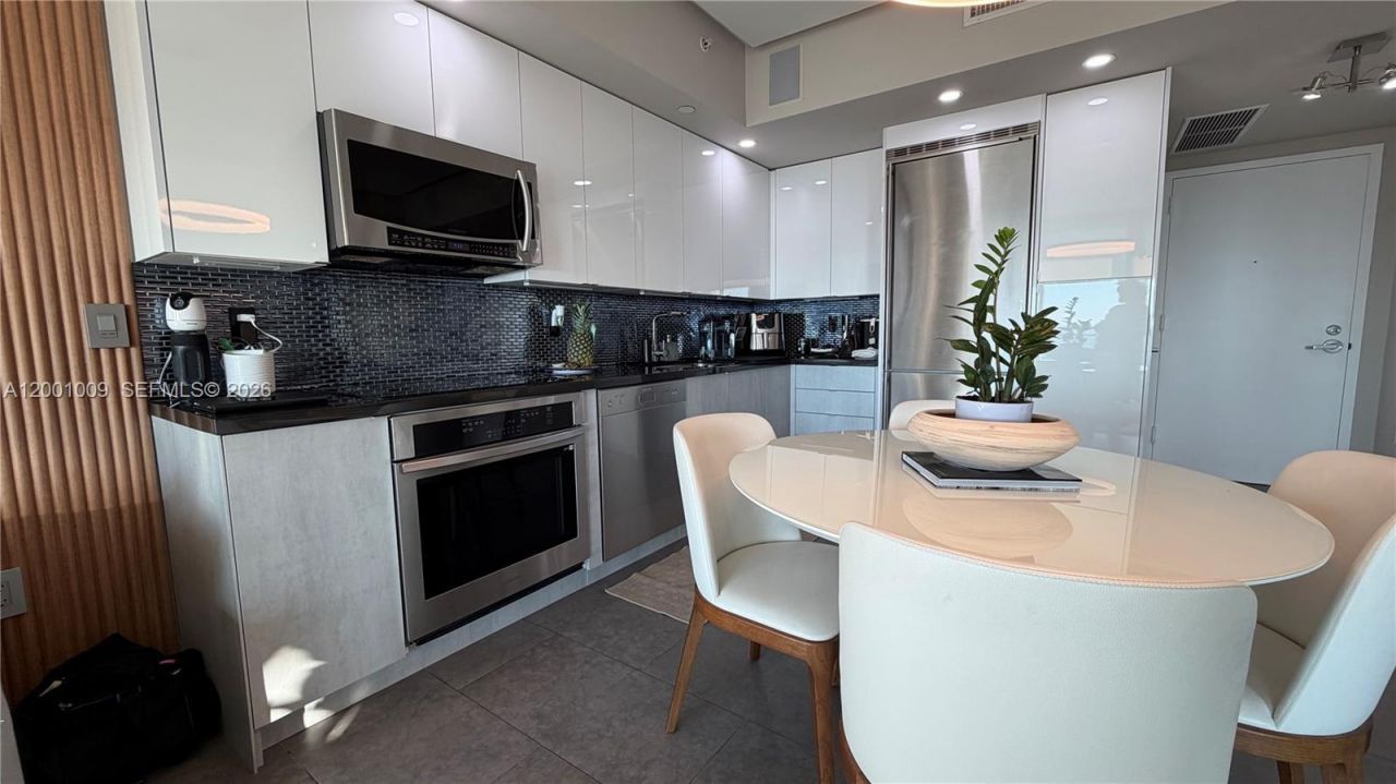 92 SW 3rd St, Unit 3607, Miami, FL 33130 Photo