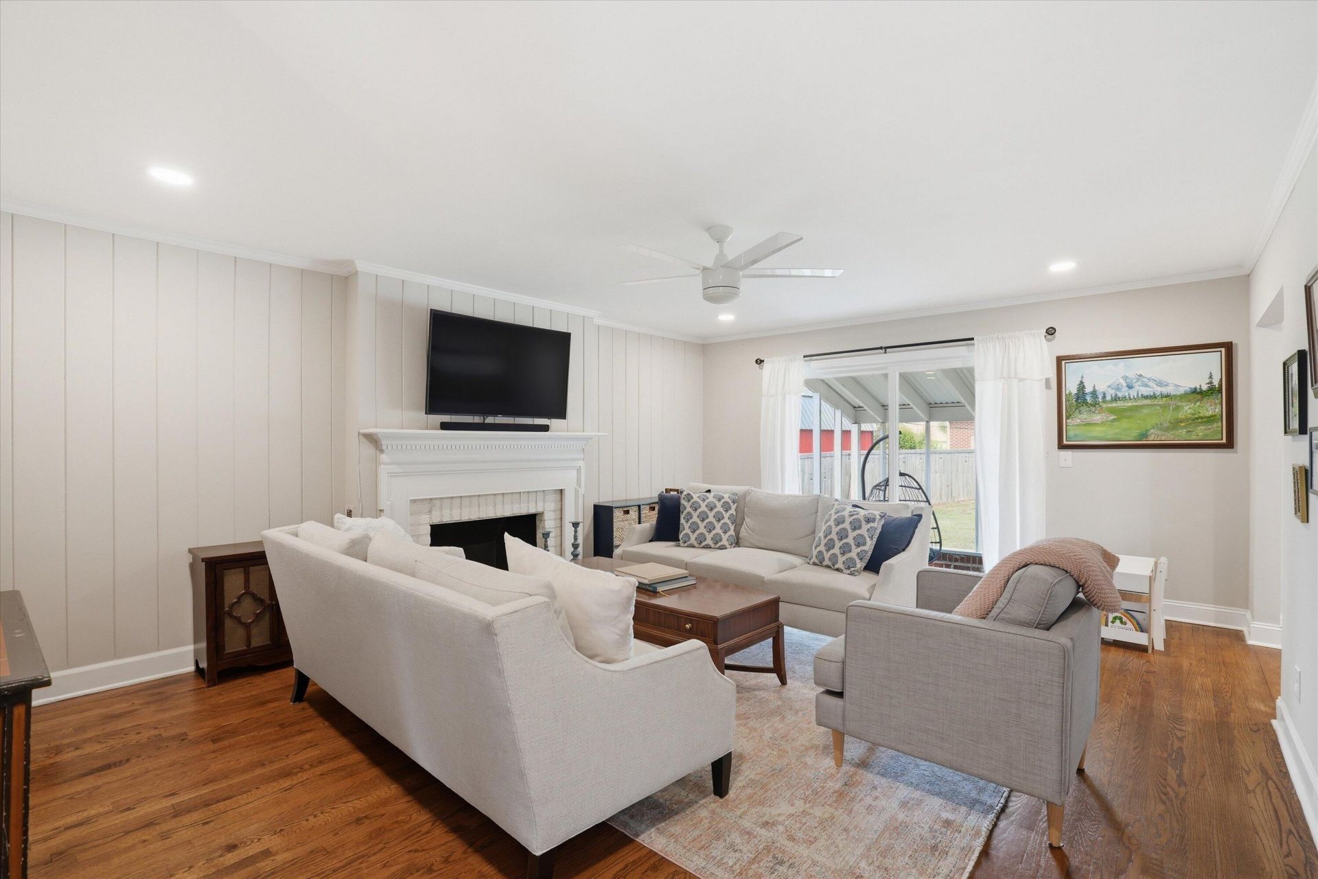 2388 Erskine Avenue Photo 10