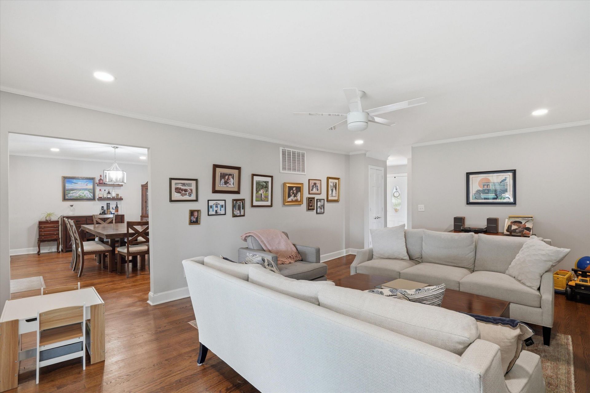 2388 Erskine Avenue Photo 11