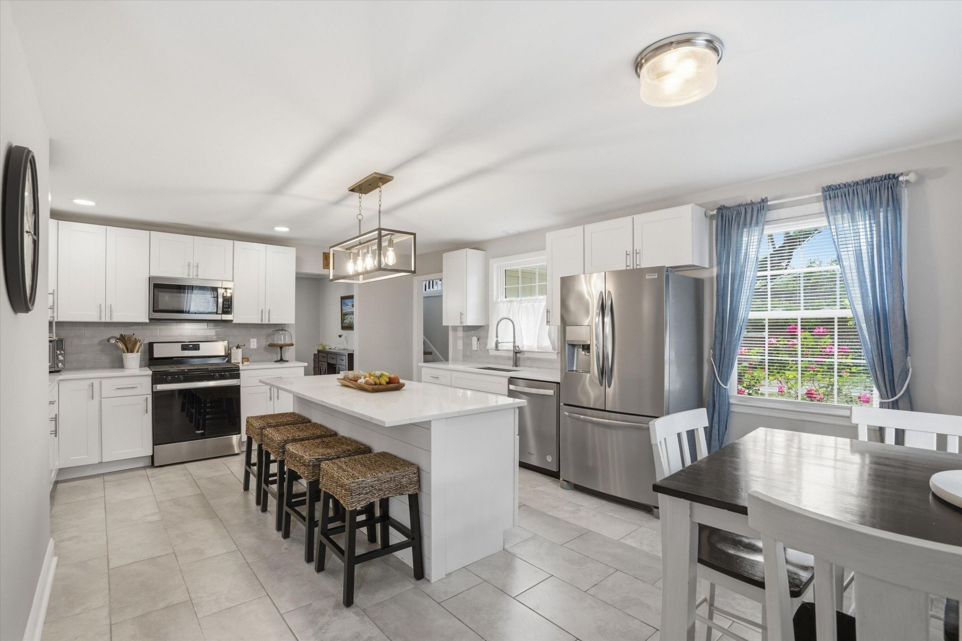 2388 Erskine Avenue Photo 14