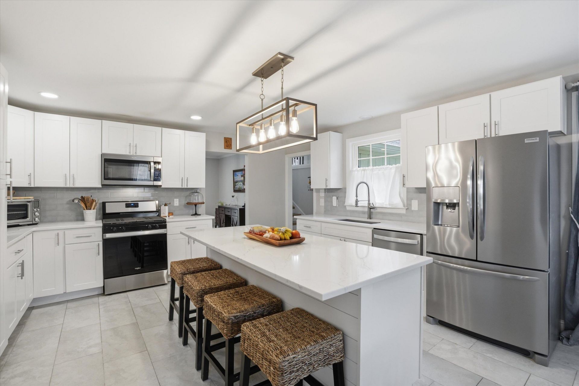 2388 Erskine Avenue Photo 15