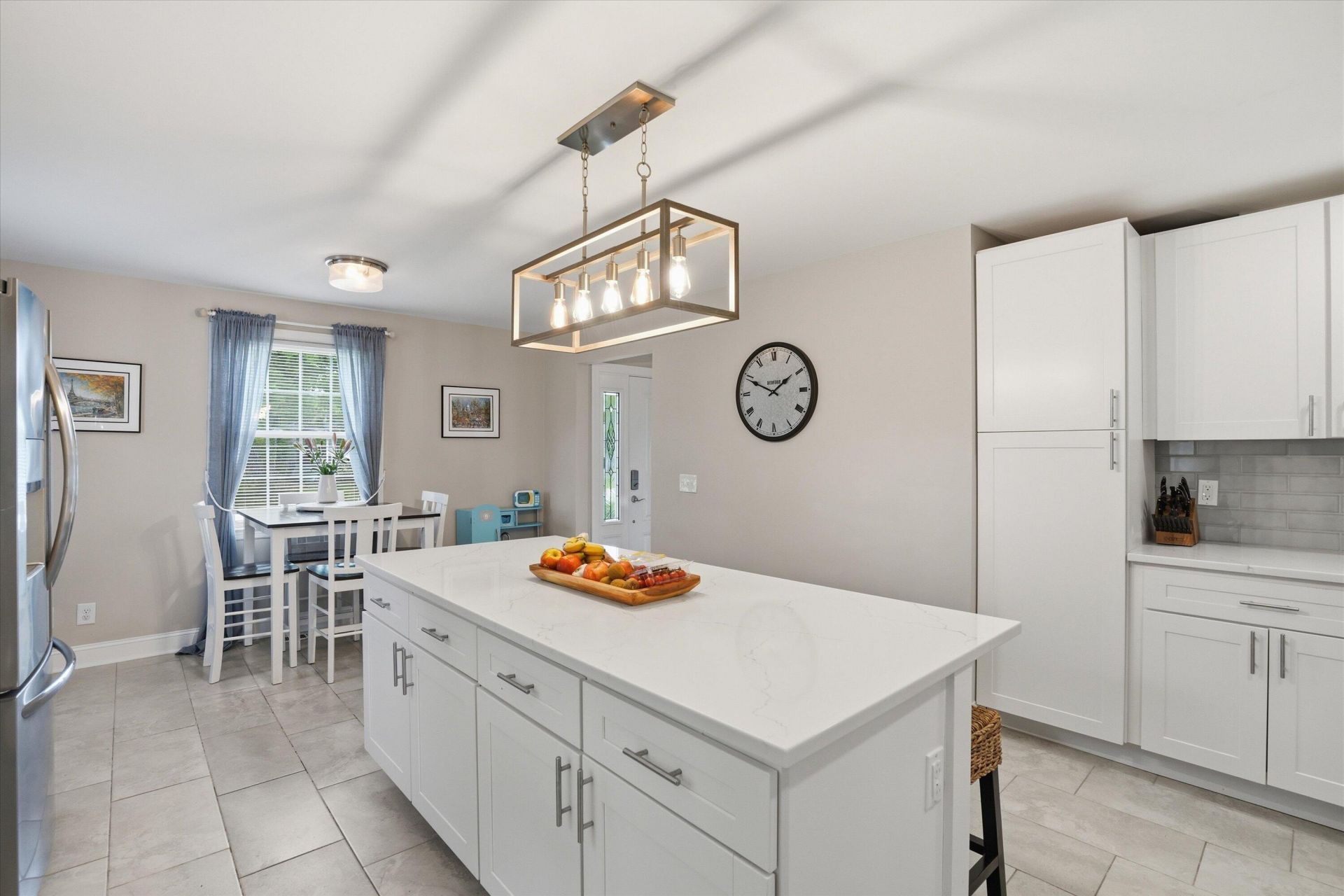 2388 Erskine Avenue Photo 17