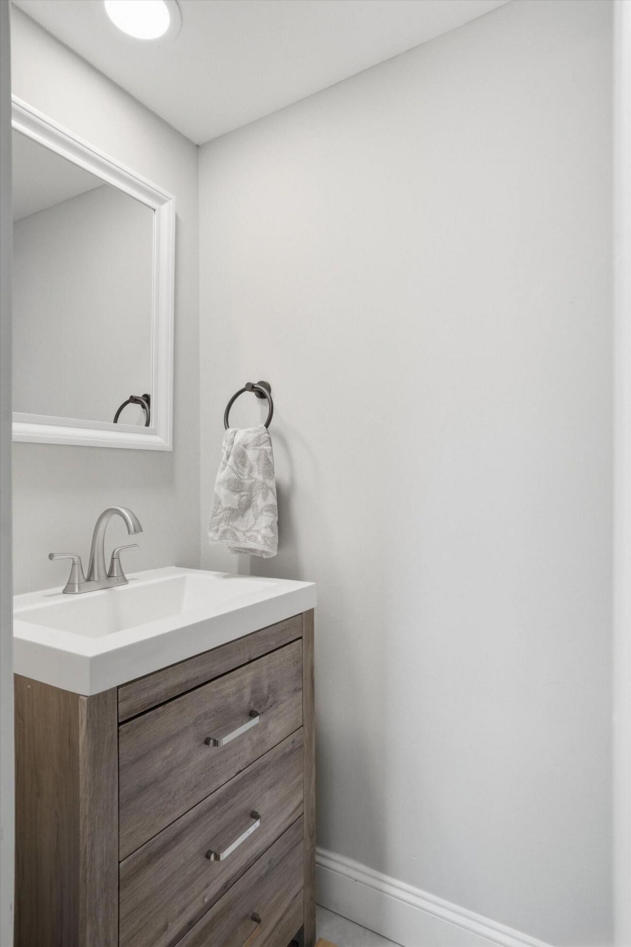 2388 Erskine Avenue Photo 21