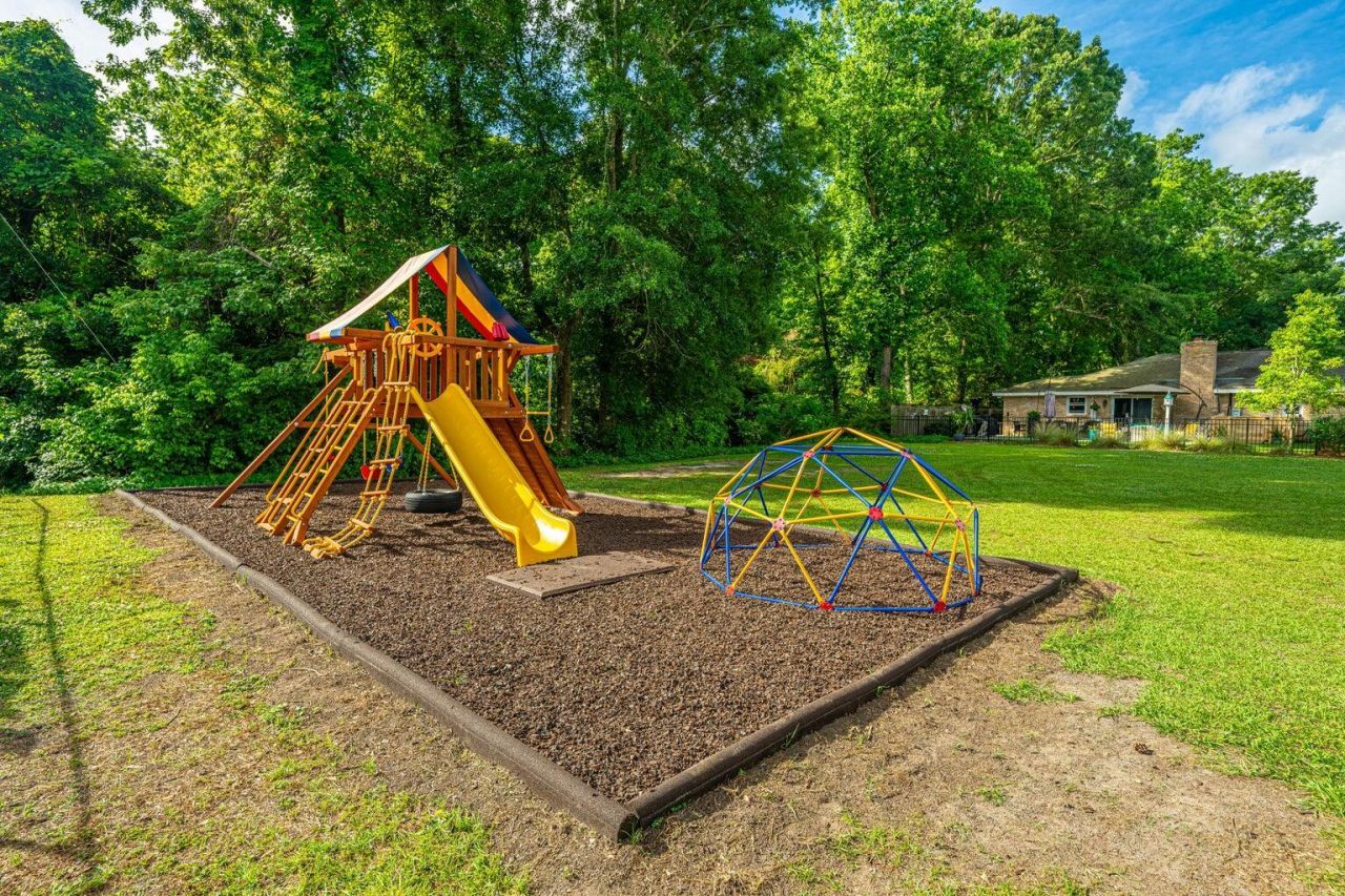 2388 Erskine Avenue Photo 62