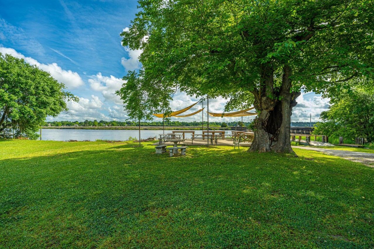 2388 Erskine Avenue Photo 64