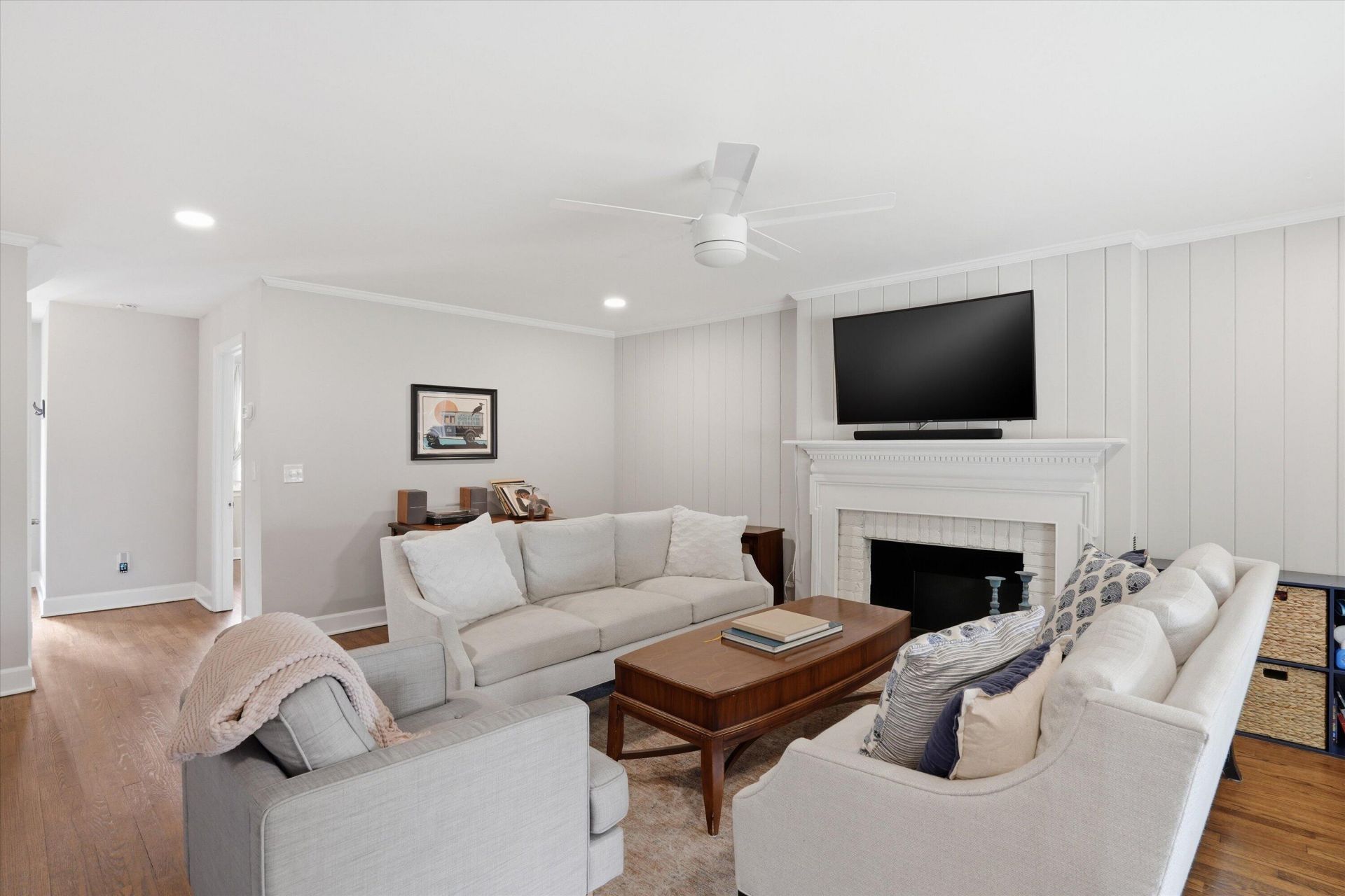 2388 Erskine Avenue Photo 8