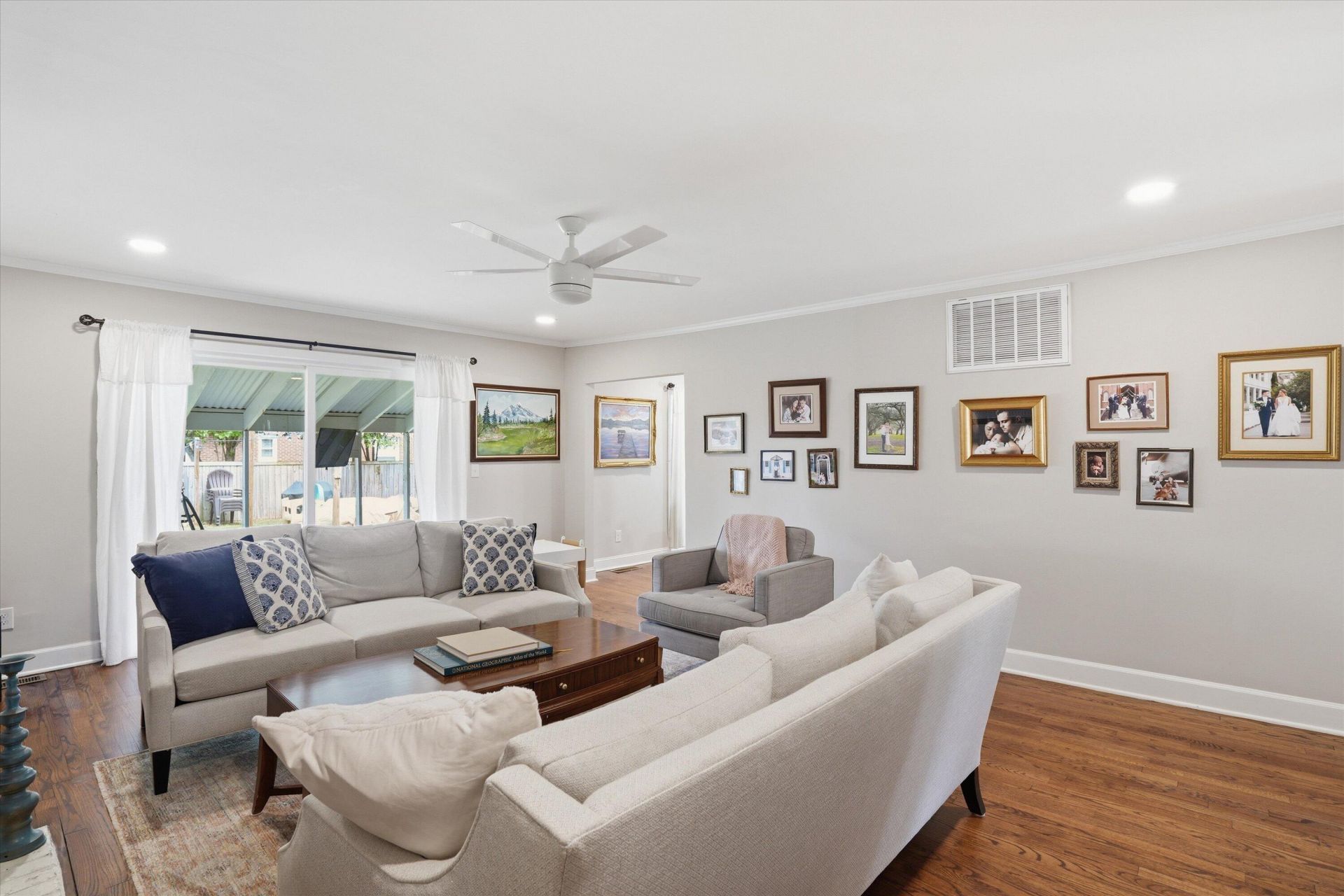 2388 Erskine Avenue Photo 9