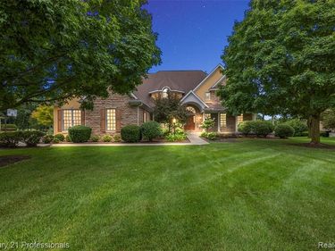 9310 Fairway Trail, Grand Blanc, MI 48439