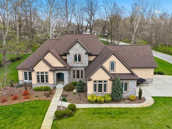 3669 E Greystone Drive, Warsaw, IN 46582