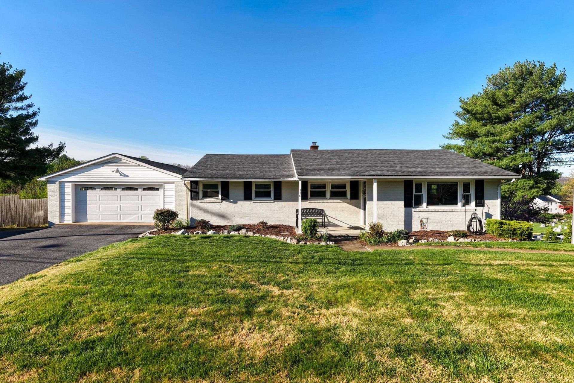 110 OAKWOOD DR primary photo